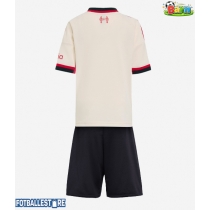 Liverpool Bortedraktsett Barn 2025-26 Kortermet (+ Korte bukser)